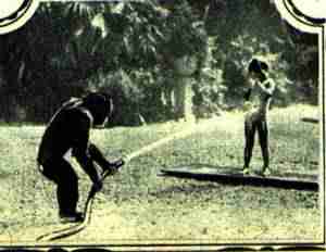 Auguste lave Clo-Clo